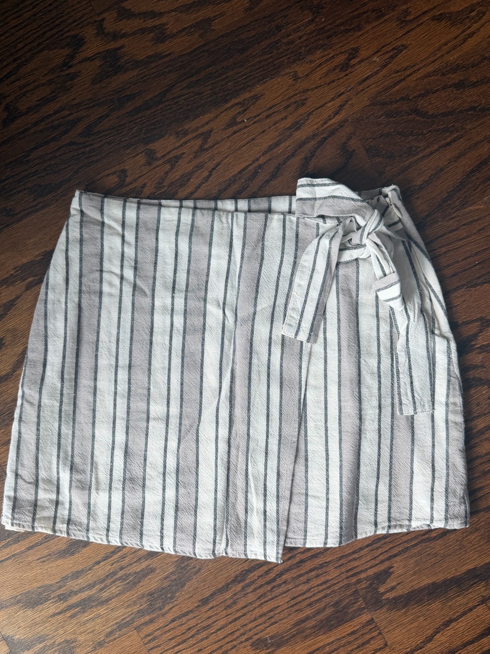 Forever 21 White and Gray Striped Tie-Waist Mini Skirt